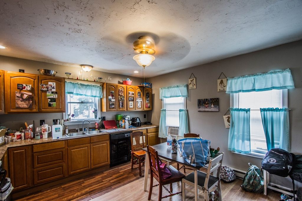 Dining room, Interior, Kitchen, Recessed Lighting, Wood Texture Flooring