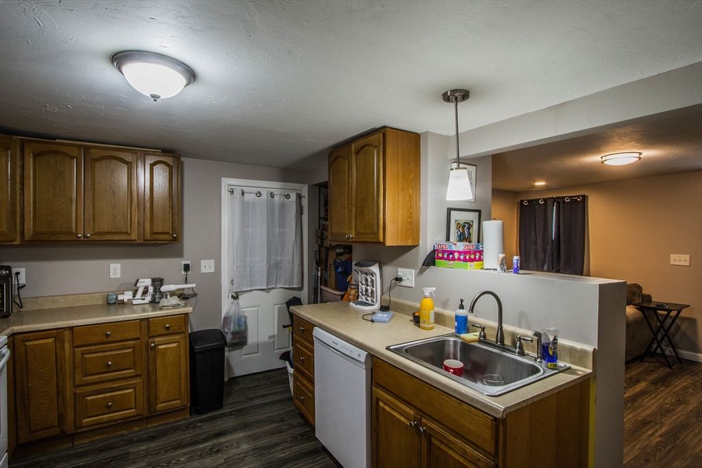 Interior, Kitchen, Pendant Lights, Wood Texture Flooring
