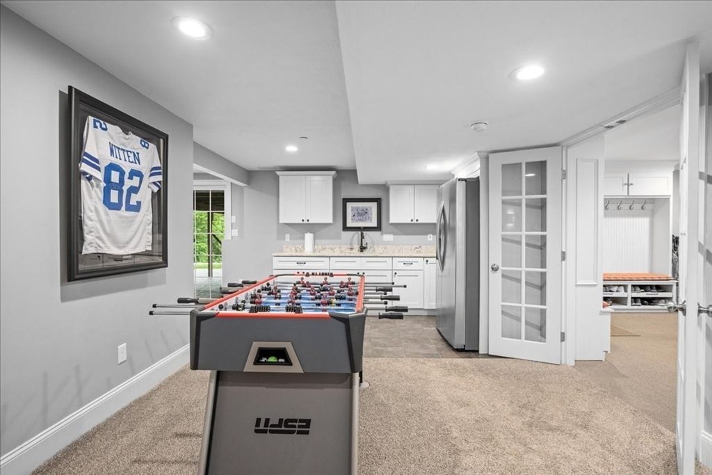 Game Room, Interior, Recessed Lighting
