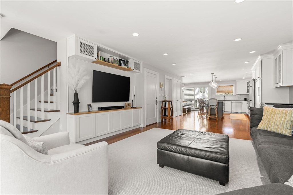 Dining room, Interior, Kitchen, Living room, Pendant Lights, Recessed Lighting, Wood Texture Flooring