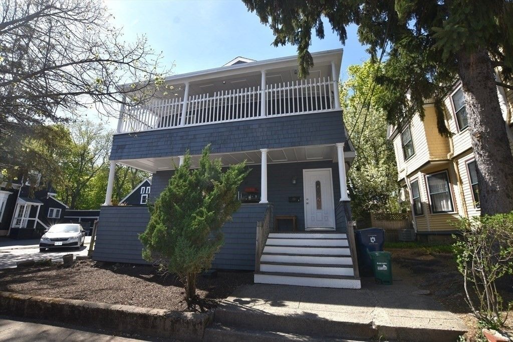 Exterior, Facade, American Foursquare