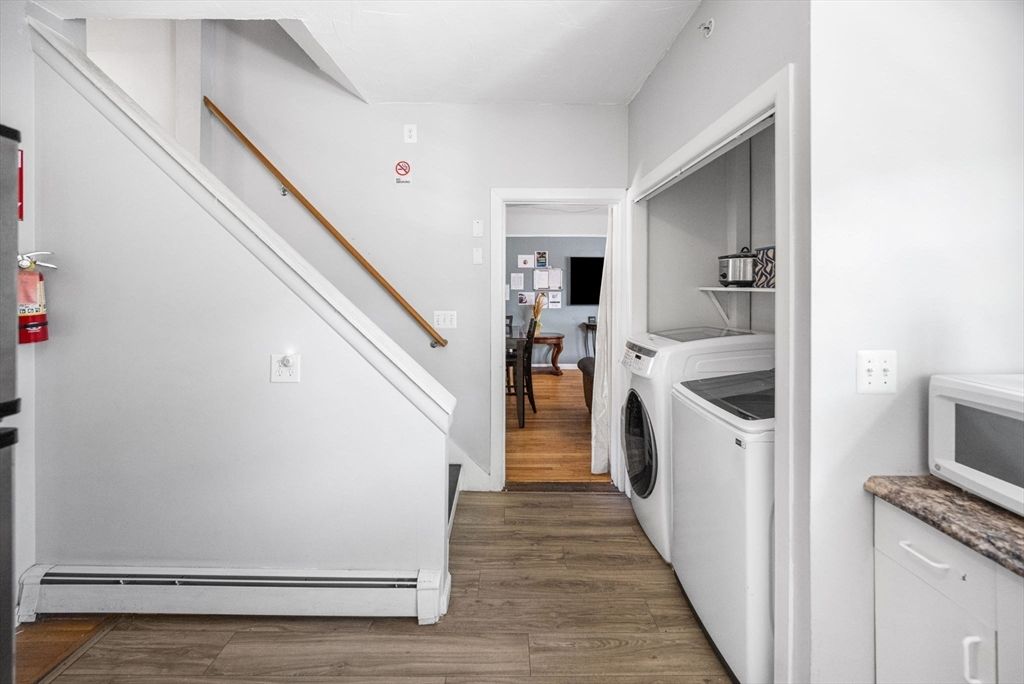 Interior, Washer, Wood Texture Flooring