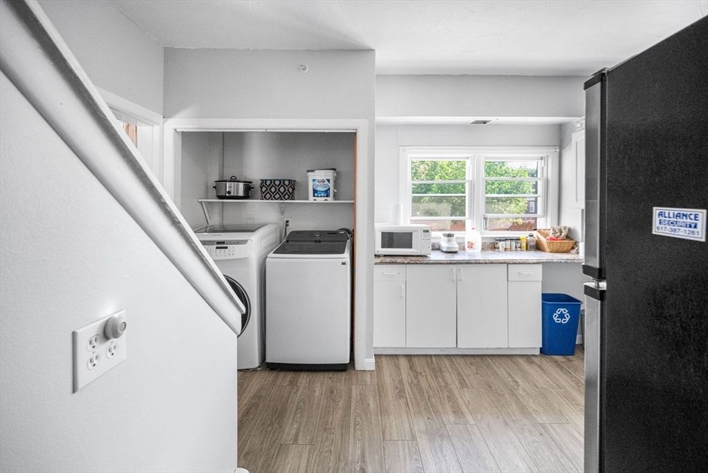 Interior, Washer, Wood Texture Flooring