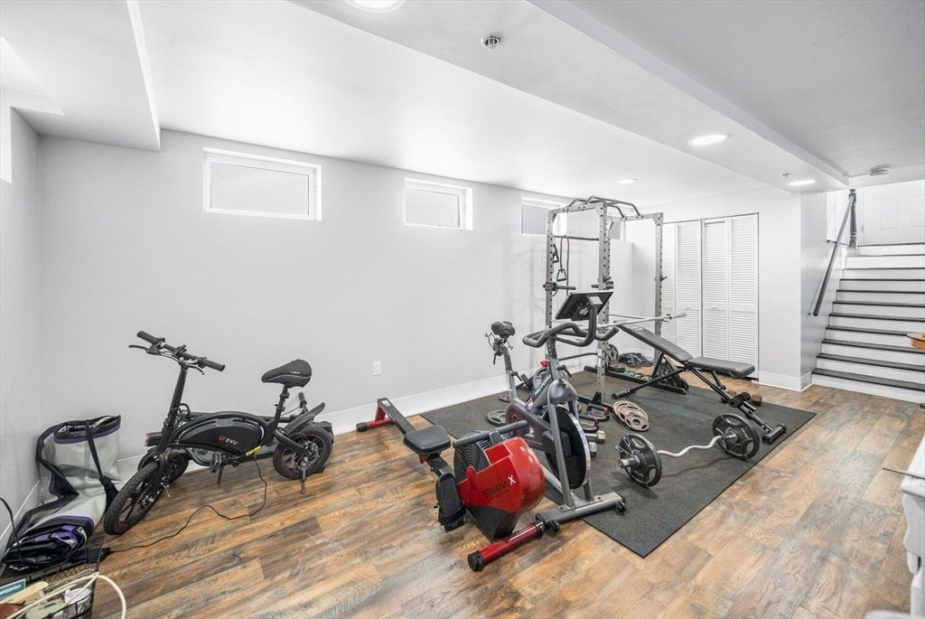 Fitness Equipment, Interior, Recessed Lighting, Wood Texture Flooring