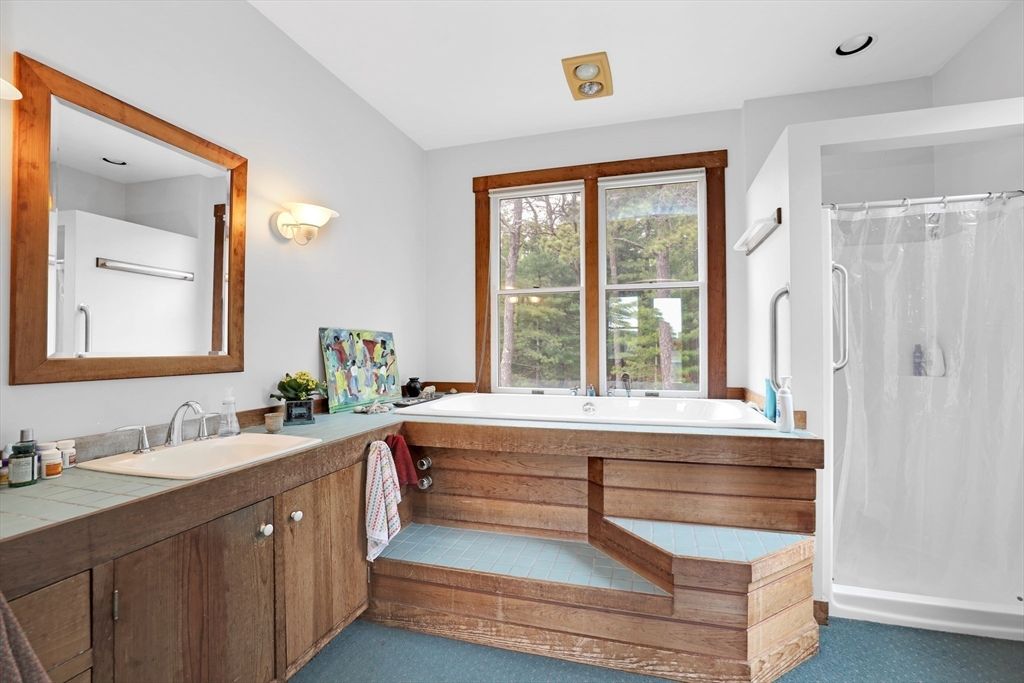 Bathroom, Interior, Recessed Lighting