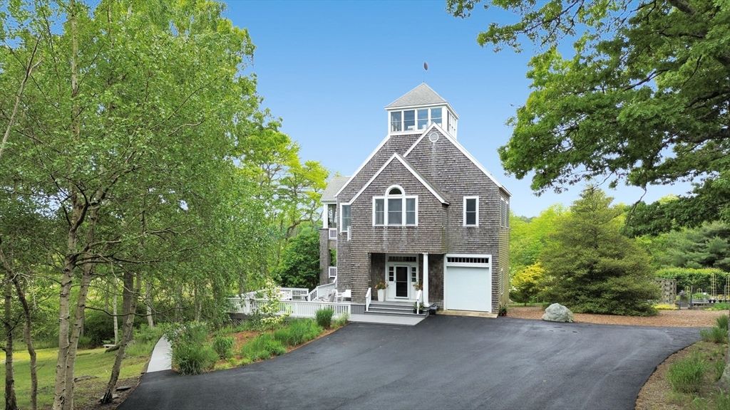 Attached, Exterior, Facade, Tudor Revival