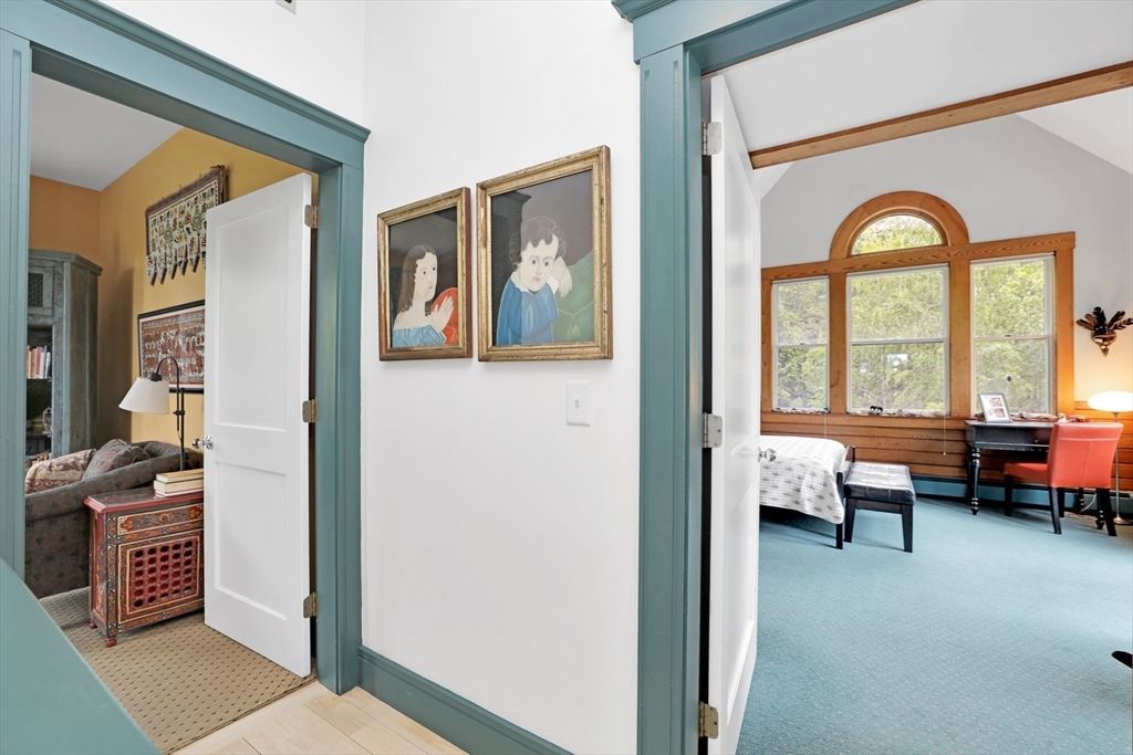 Home Office, Interior
