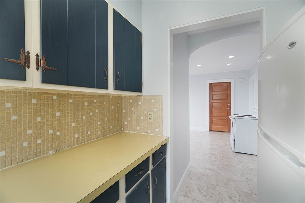 Interior, Marble, Recessed Lighting, Washer