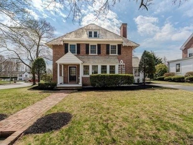 Exterior, Facade, Brick Facade, Georgian