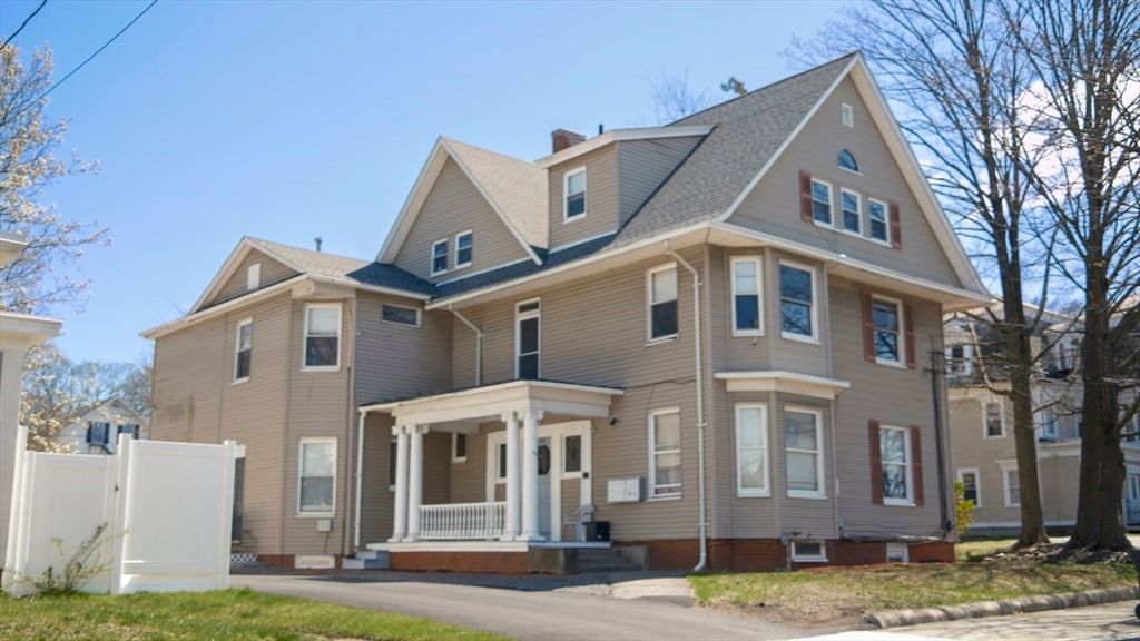 Exterior, Facade, Queen Anne Victorian