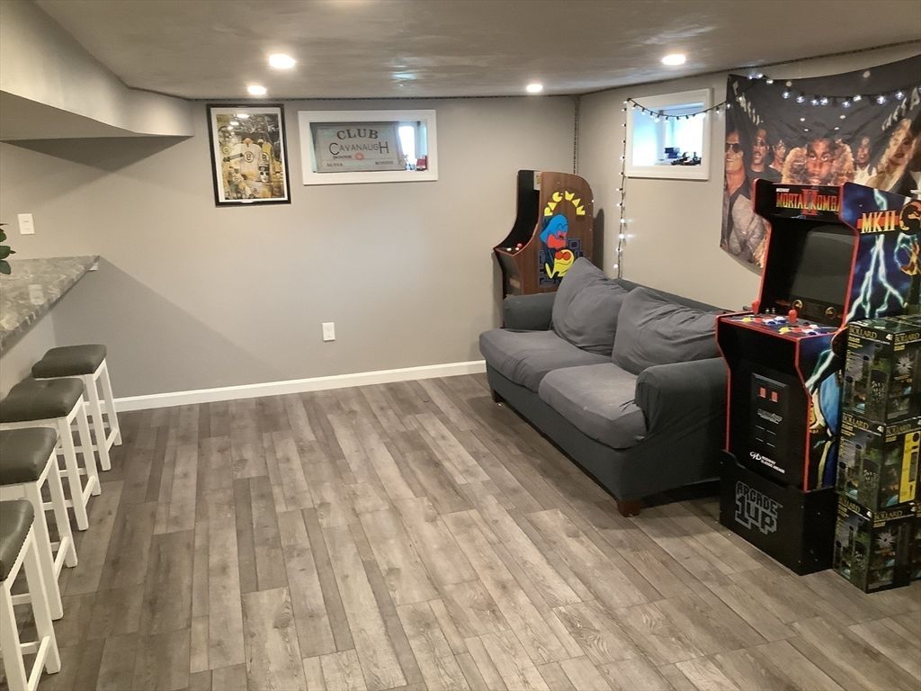 Interior, Recessed Lighting, Wood Texture Flooring