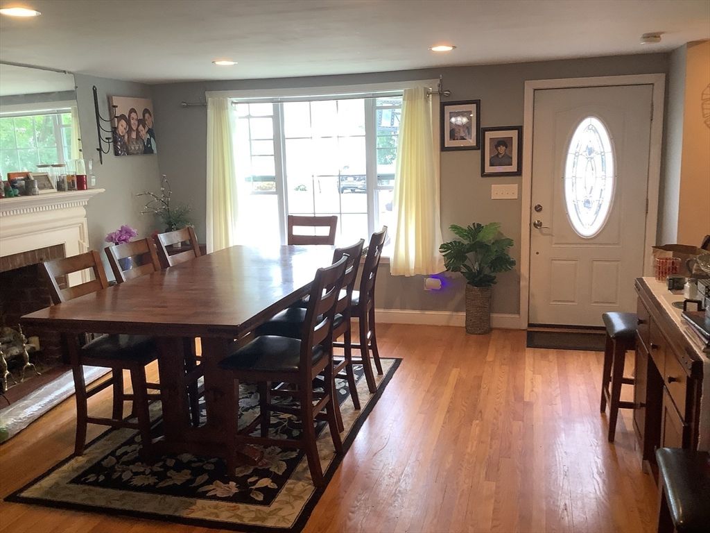 Dining room, Fireplace, Interior, Recessed Lighting, Wood Texture Flooring