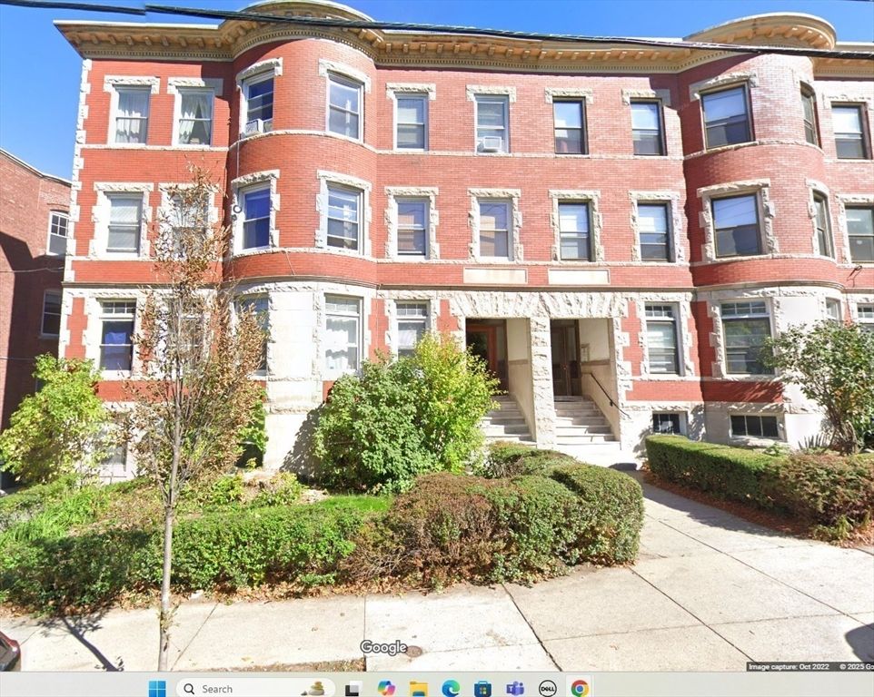Exterior, Facade, Brick Facade, Rowhouse