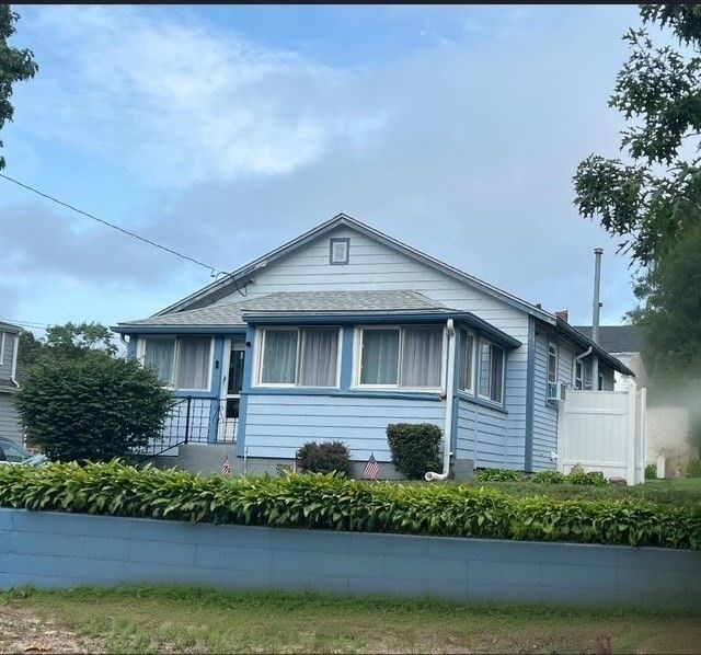 Exterior, Facade, American Craftsman