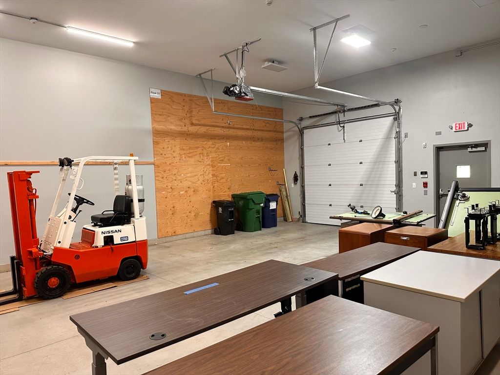 Fitness Equipment, Garage, Interior, Recessed Lighting