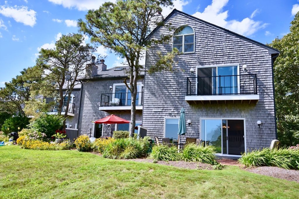 Backyard, Exterior, Facade, Brick Facade, Brick Traditional