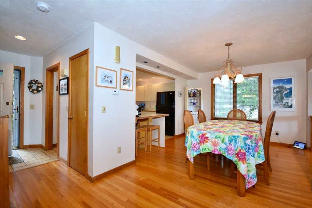 Chandelier, Dining room, Interior, Kitchen, Recessed Lighting, Wood Texture Flooring