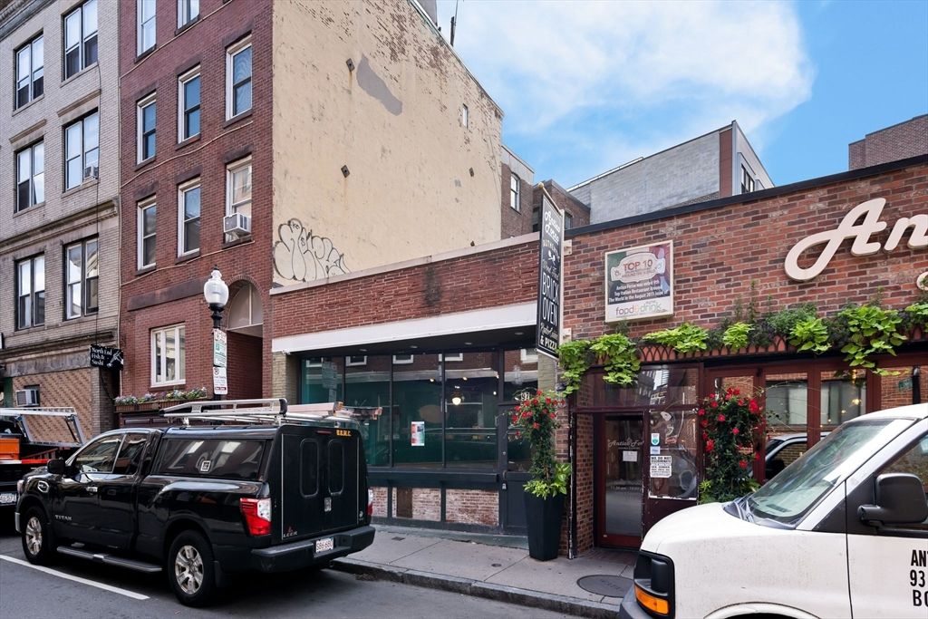 Exterior, Facade, Brick Facade, Rowhouse