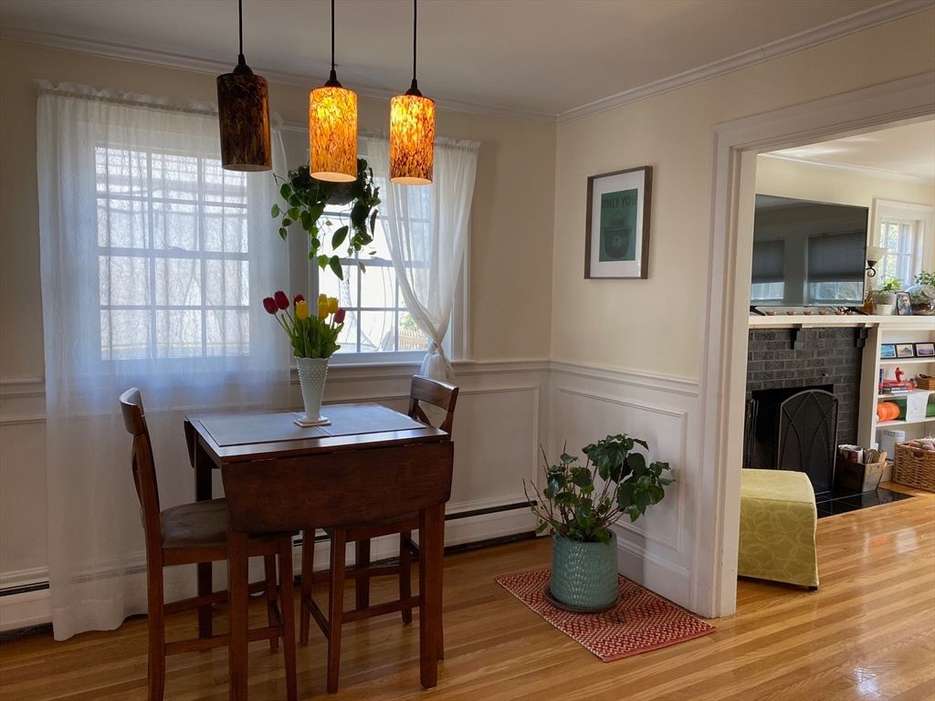 Dining room, Fireplace, Interior, Pendant Lights, Wood Texture Flooring