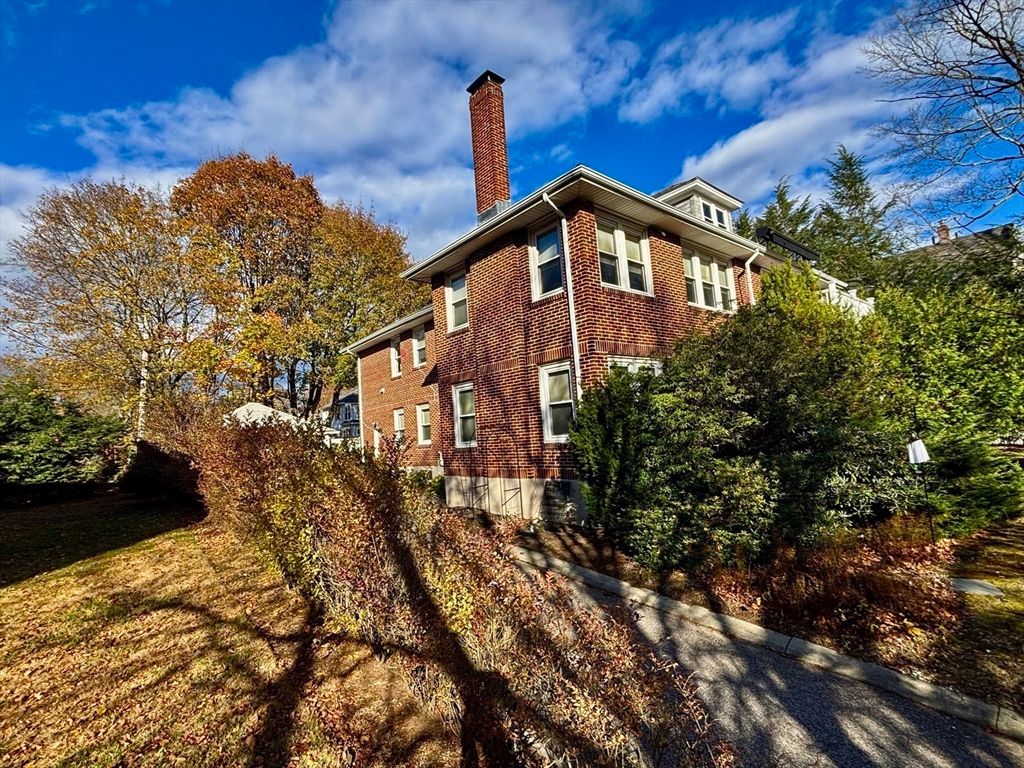 Exterior, Facade, Brick Facade, Georgian