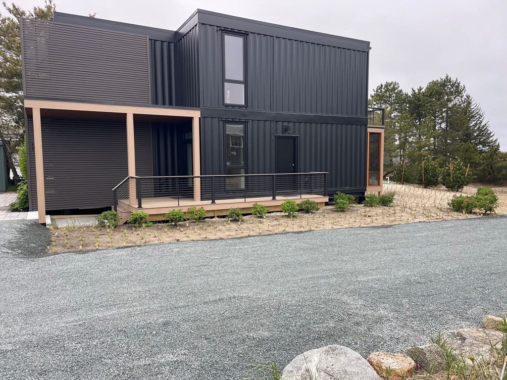 Attached, Exterior, Facade, Modern