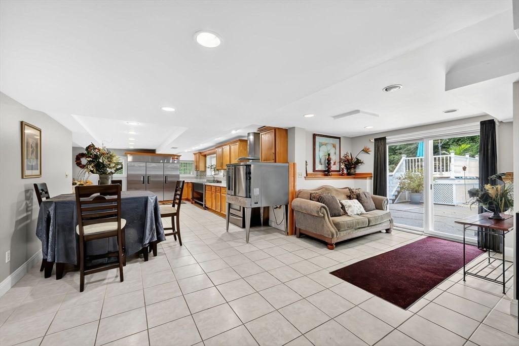 Dining room, Interior, Kitchen, Living room, Recessed Lighting, Stainless Steel Appliances