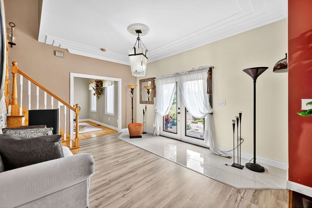 Interior, Pendant Lights, Wood Texture Flooring