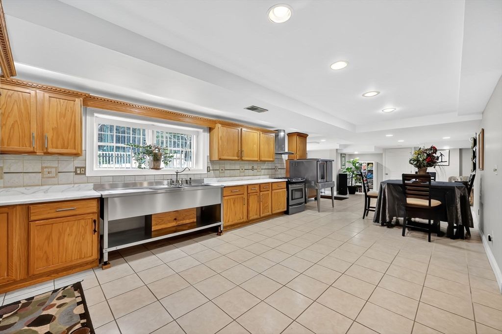 Dining room, Interior, Kitchen, Recessed Lighting, Stainless Steel Appliances