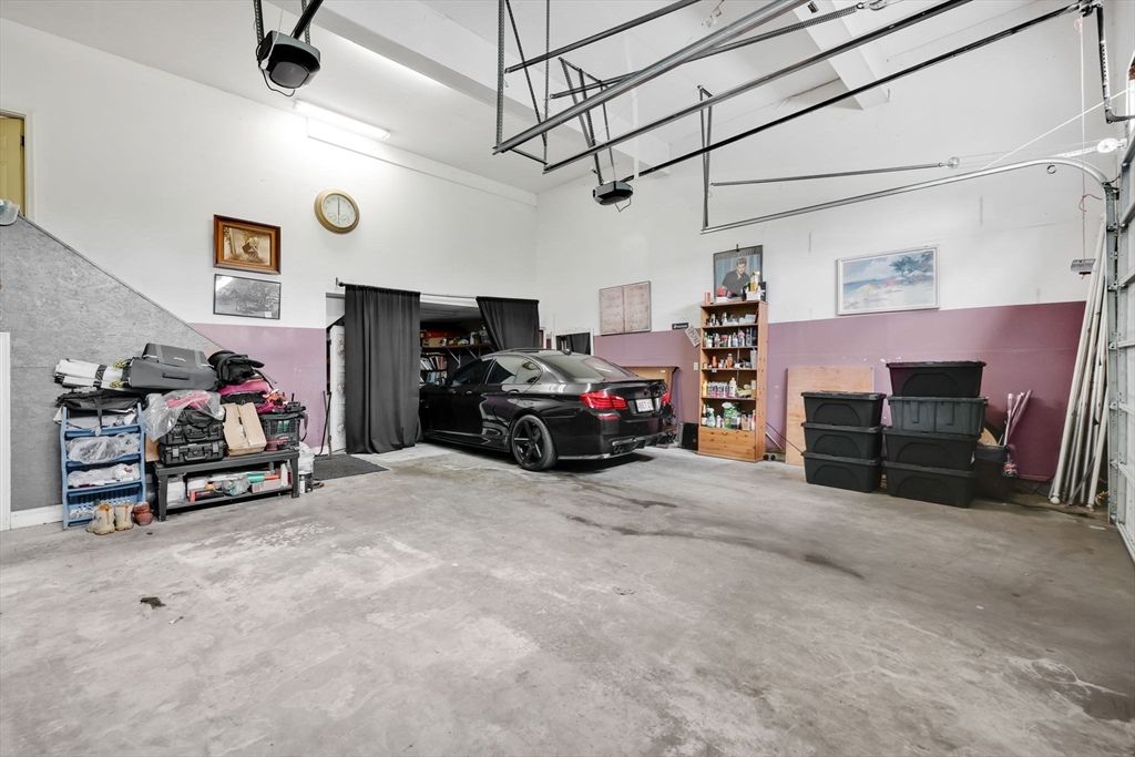 Garage, Interior