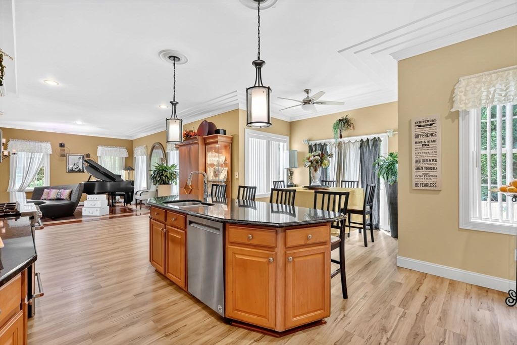 Dining room, Interior, Kitchen, Pendant Lights, Piano, Recessed Lighting, Wood Texture Flooring