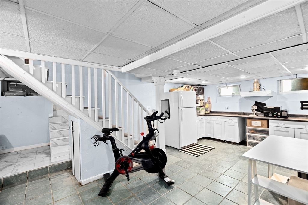 Fitness Equipment, Interior, Kitchen, Recessed Lighting
