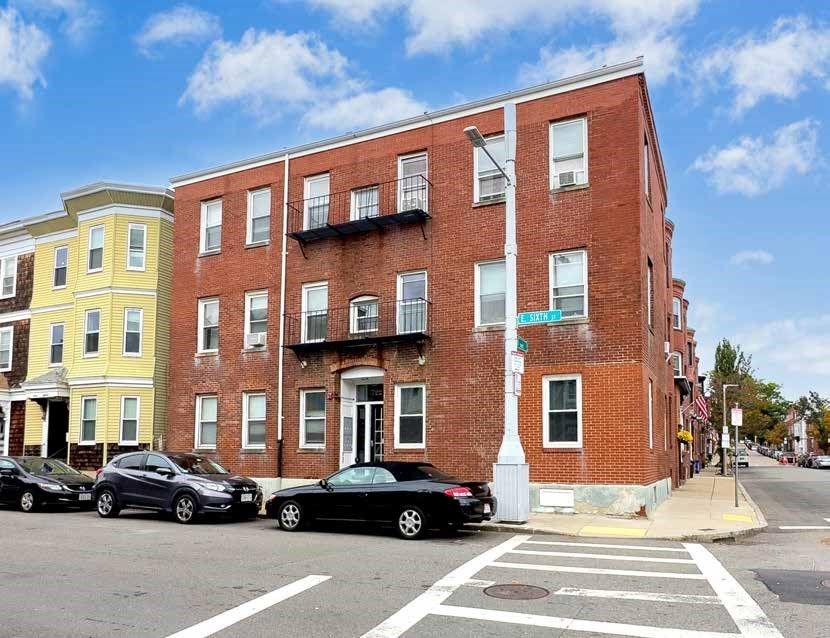 Exterior, Facade, Brick Facade, Rowhouse