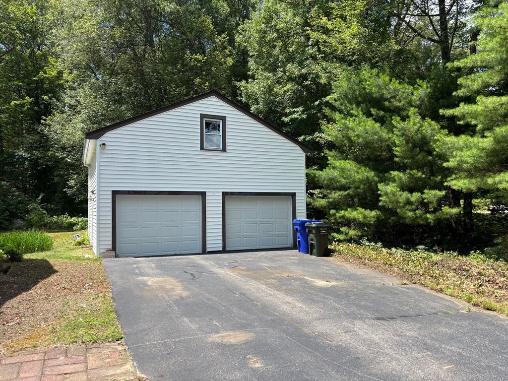 Detached Garage, Exterior