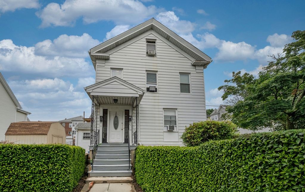 Exterior, Facade, Queen Anne Victorian