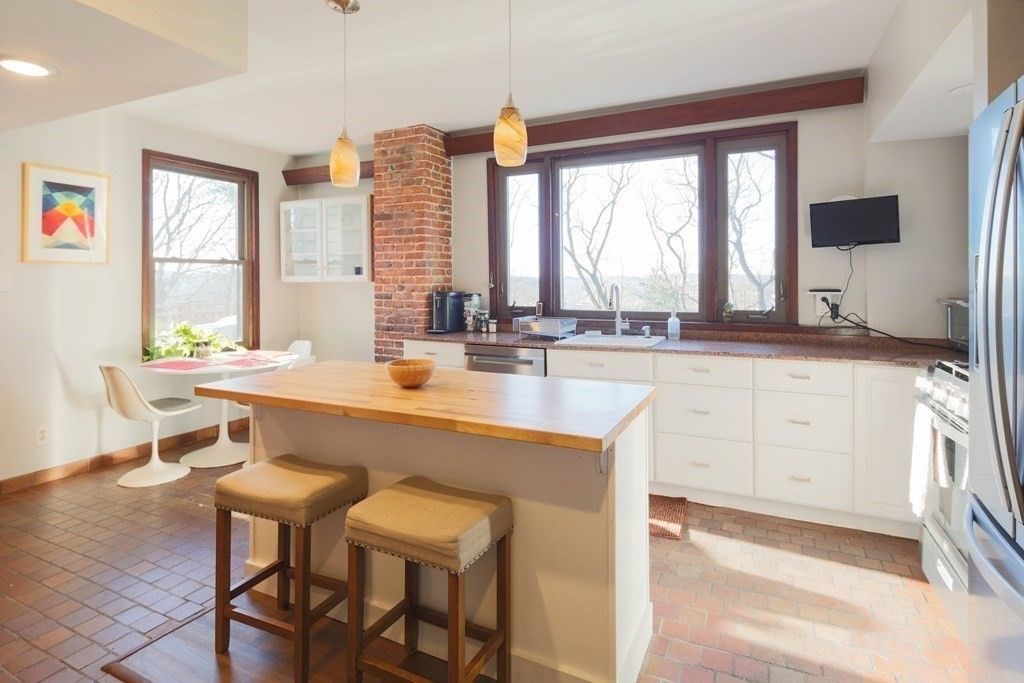Dining room, Interior, Kitchen, Pendant Lights, Recessed Lighting, Stone Walls