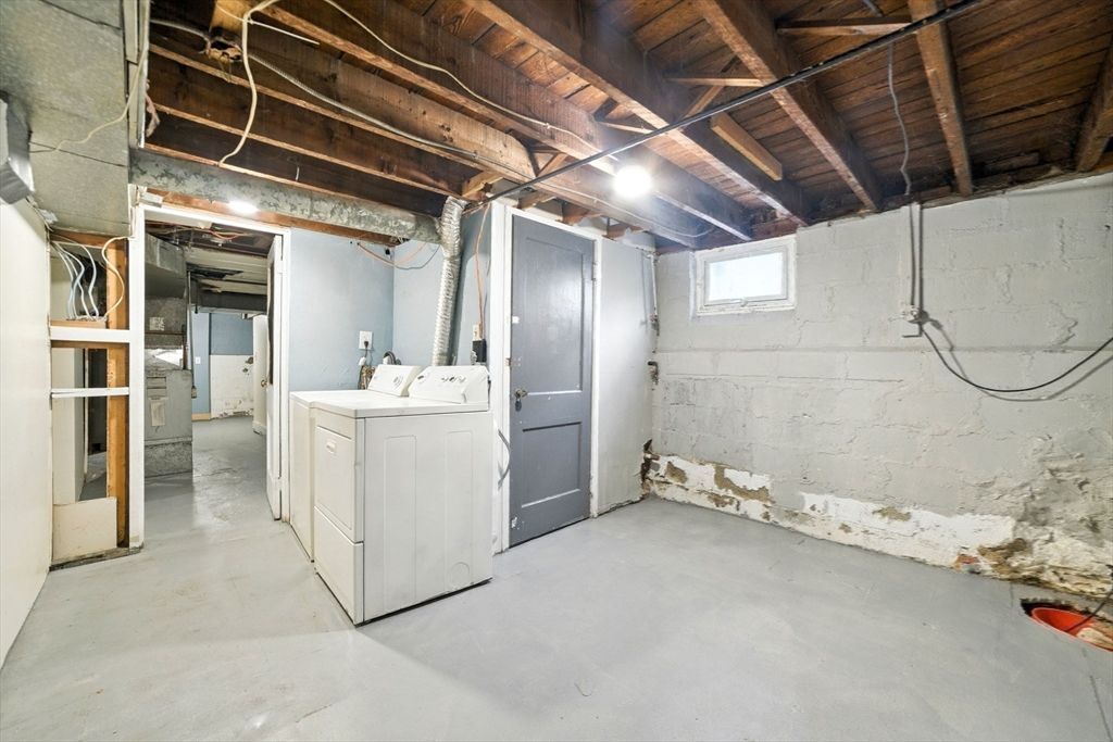 Interior, Washer, Wooden Beams, Wooden Ceilings