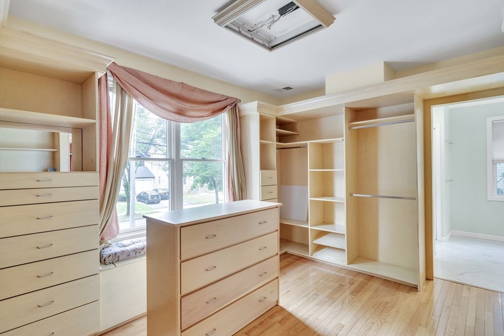 Interior, Walk-in Closets, Wood Texture Flooring