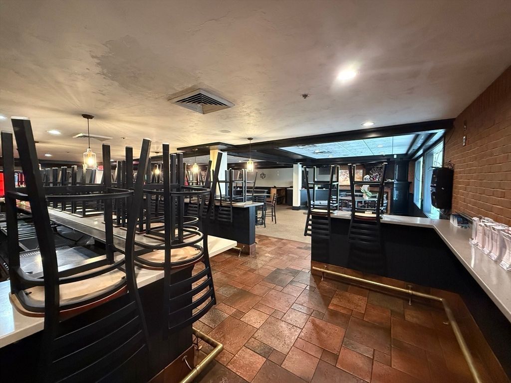 Interior, Pendant Lights, Recessed Lighting, Stone Walls