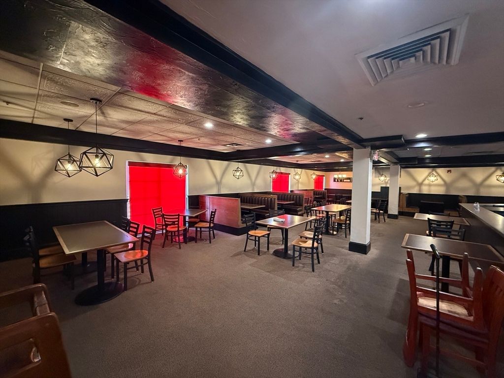 Dining room, Interior, Pendant Lights, Recessed Lighting