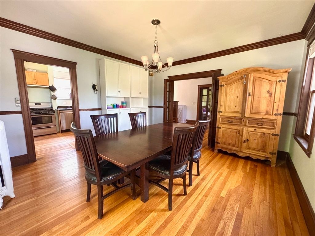 Chandelier, Dining room, Interior, Kitchen, Wood Texture Flooring