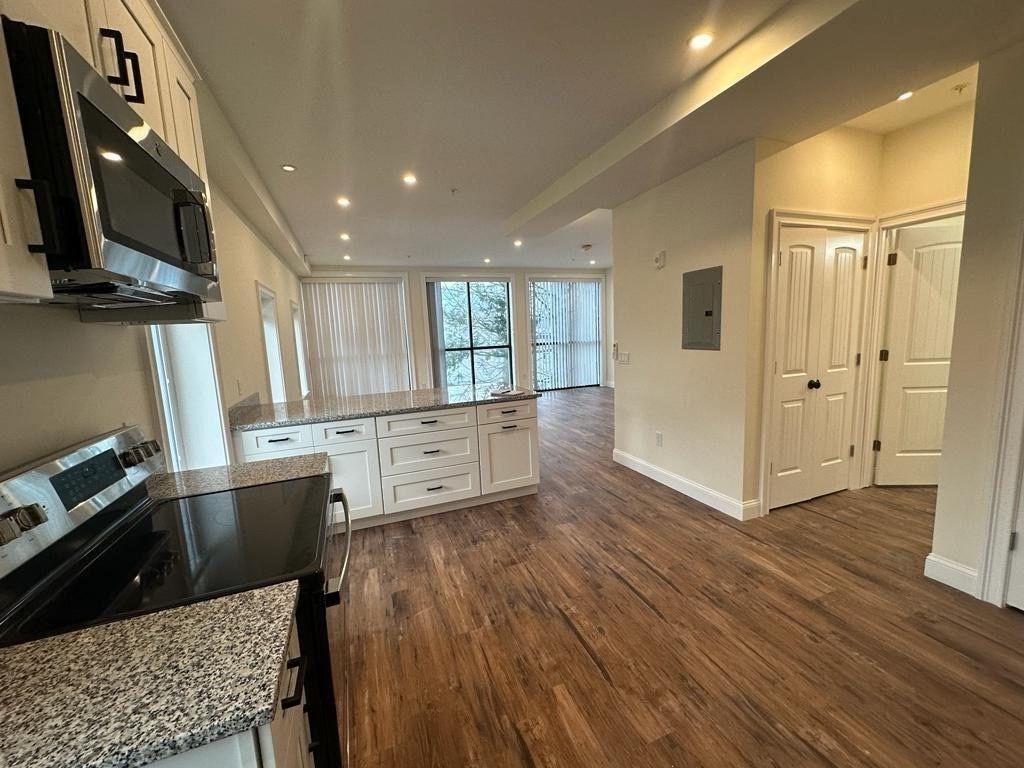 Interior, Recessed Lighting, Wood Texture Flooring