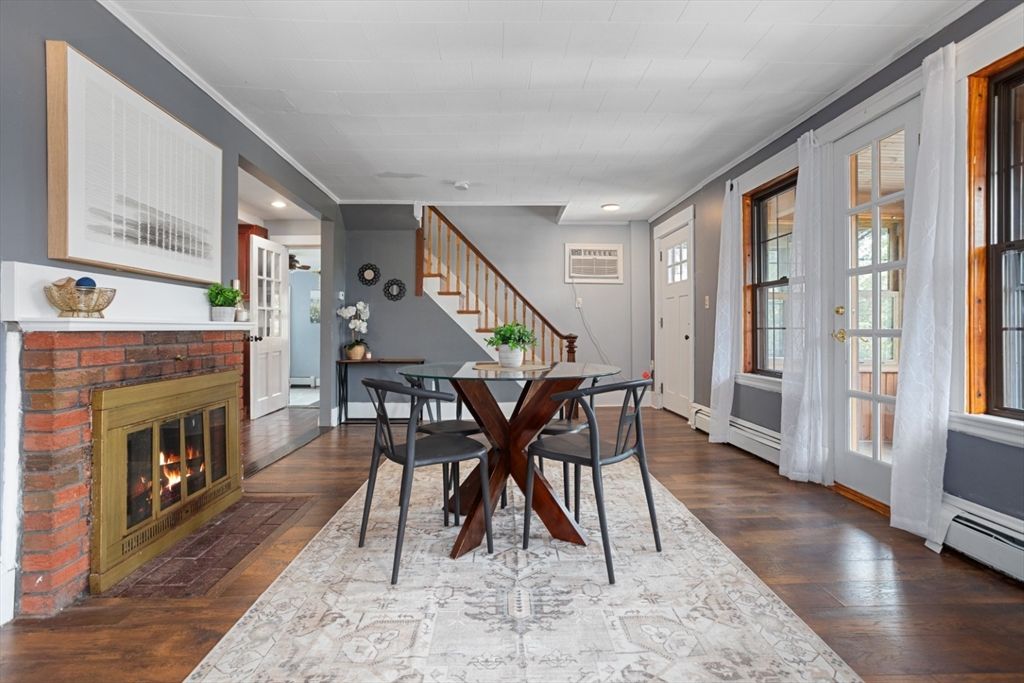 Dining room, Fireplace, Interior, Recessed Lighting, Wood Texture Flooring