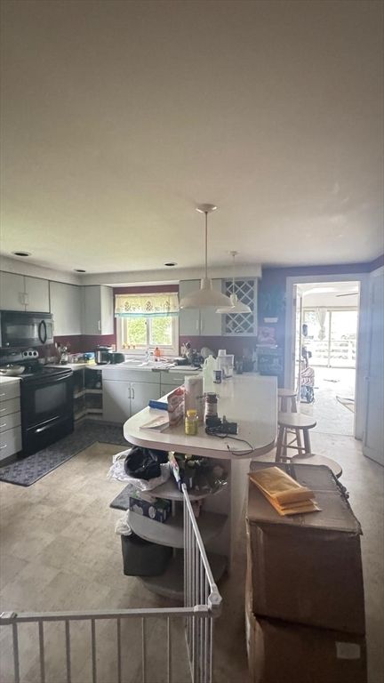 Dining room, Interior, Kitchen, Pendant Lights, Stainless Steel Appliances