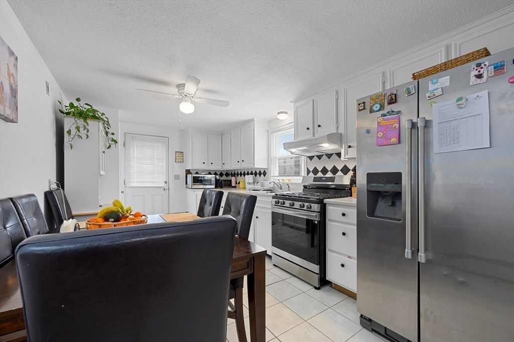 Dining room, Interior, Kitchen, Stainless Steel Appliances