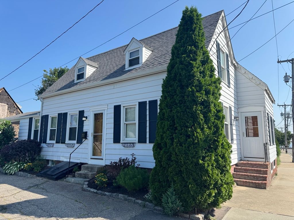 Exterior, Facade, Cape Cod
