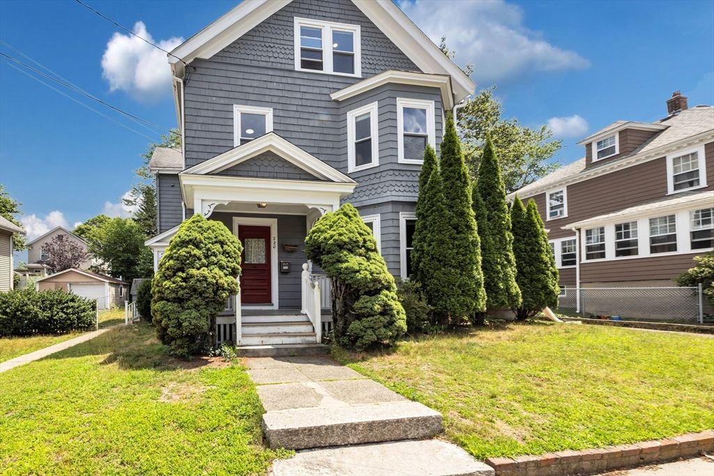 Exterior, Facade, Queen Anne Victorian