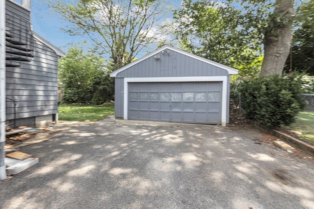 Detached Garage, Exterior