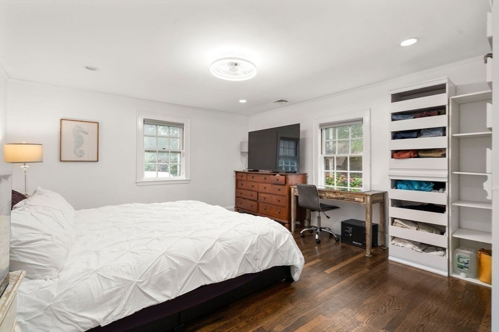 Bedroom, Home Office, Interior, Recessed Lighting, Wood Texture Flooring