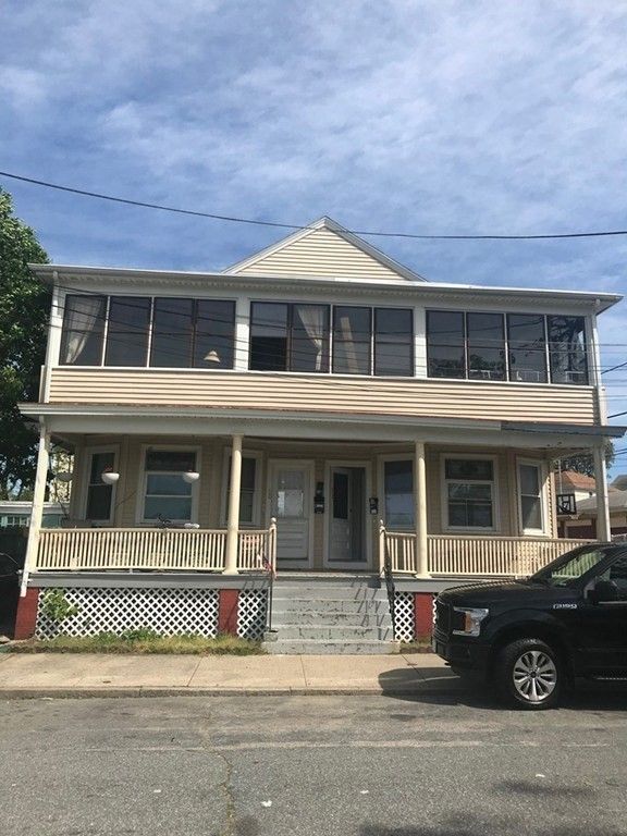 Exterior, Facade, American Foursquare