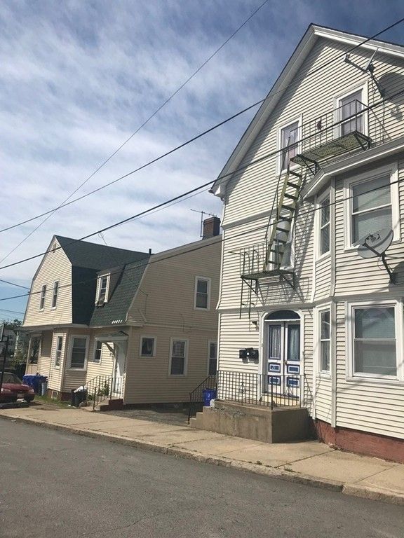 Exterior, Facade, Queen Anne Victorian
